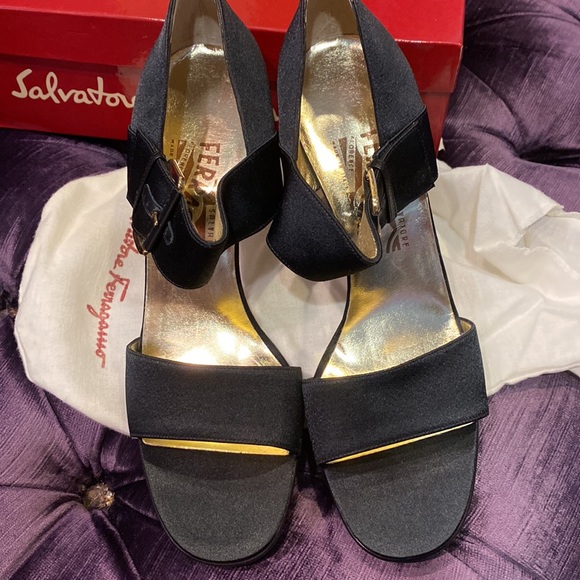 SALVATORE FERRAGAMO “Ghiaia” 8cm black satin and calf sandals NWT size 7.5b - Picture 2 of 9